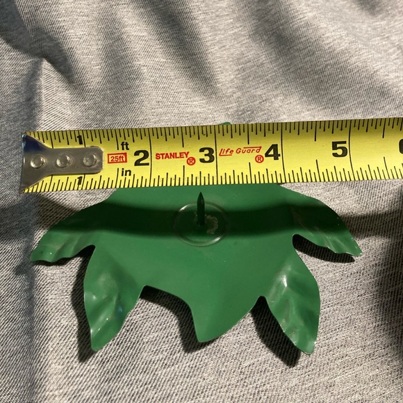 Green Metal Leaf Candle Holder - Picture 5 of 12